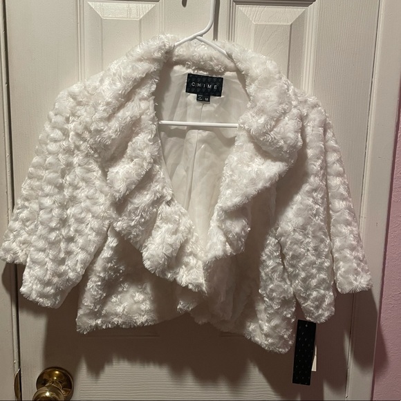 White fuzzy jacket - Picture 6 of 6